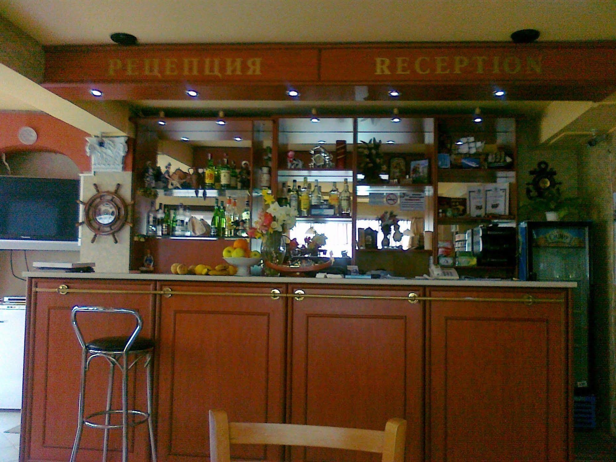 Antik Hotel Várna Kültér fotó