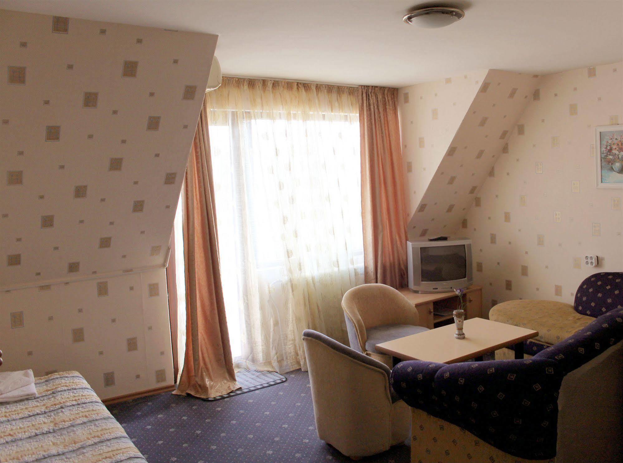 Antik Hotel Várna Kültér fotó